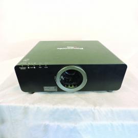 Panasonic PT-6710U Video Projector